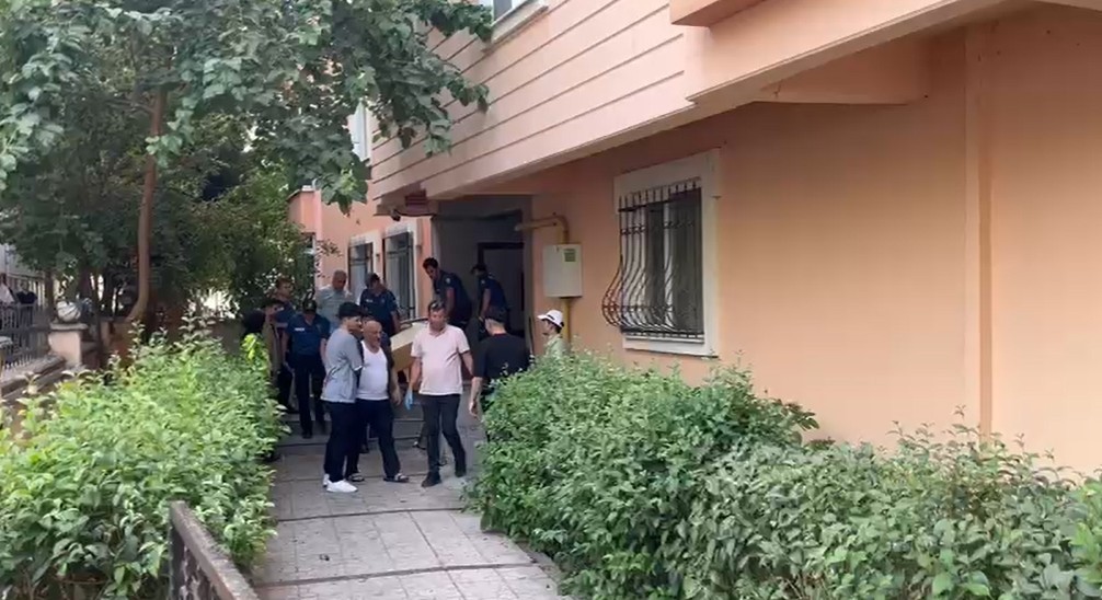 5 katlı binadan düşen genç hayatını kaybetti 