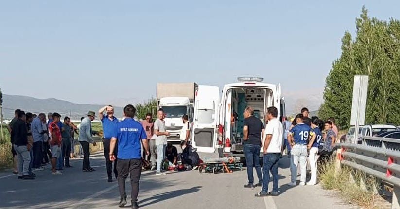 Lüks otomobile çarpan motosikletin sürücüsü ağır yaralandı