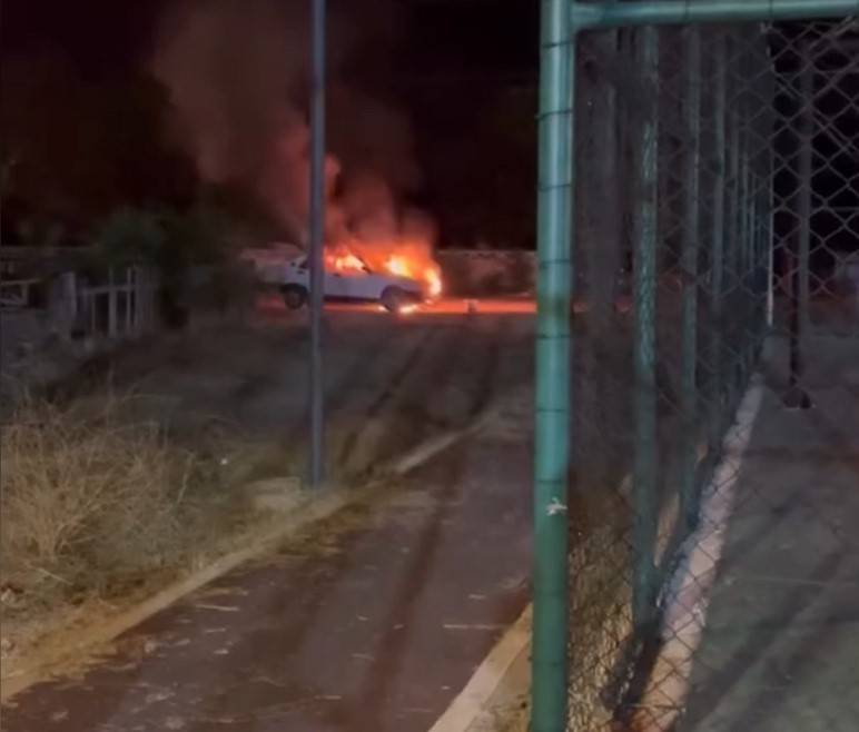 Seyir halindeki Tofaş otomobil alev topuna döndü 