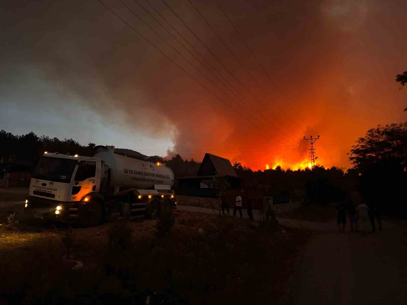 Karabük’te orman yangınına 6 saattir 116 araçla müdahale ediliyor 