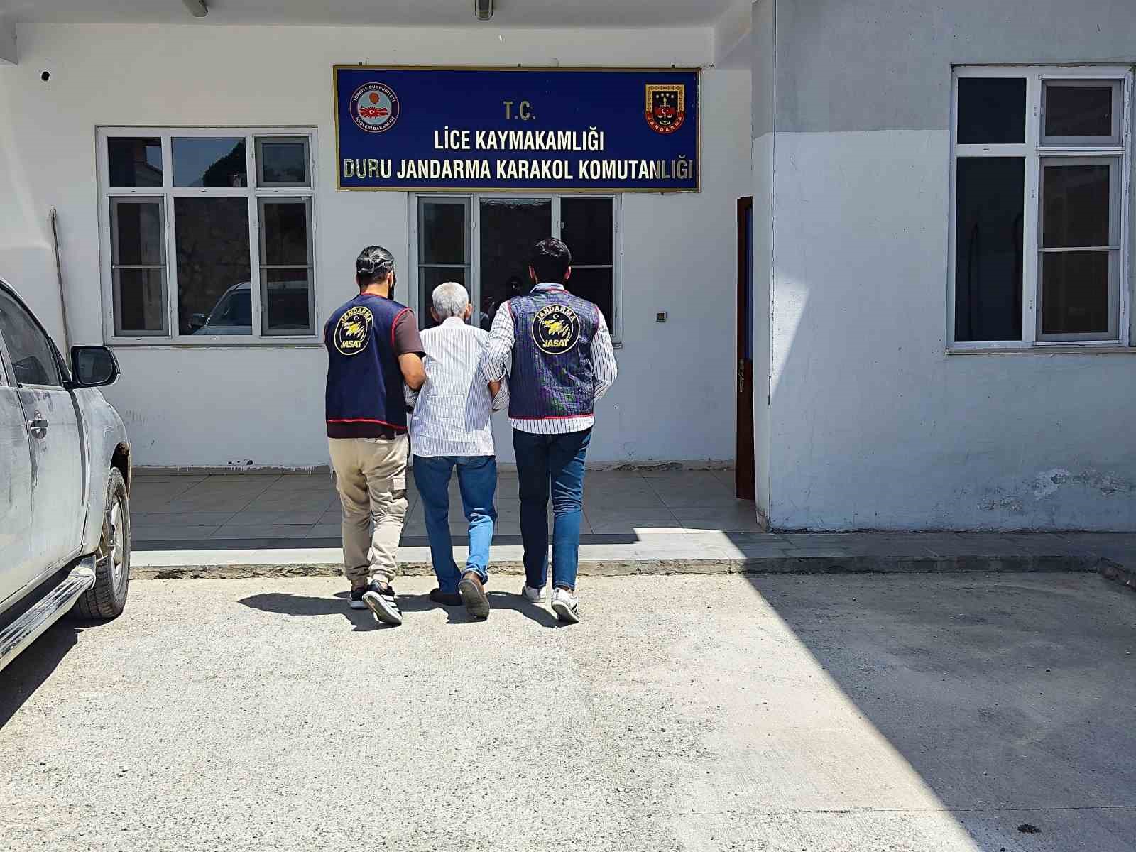 Diyarbakır’da toplam 45 yıl hapis cezası bulunan 2 zanlı yakalandı 