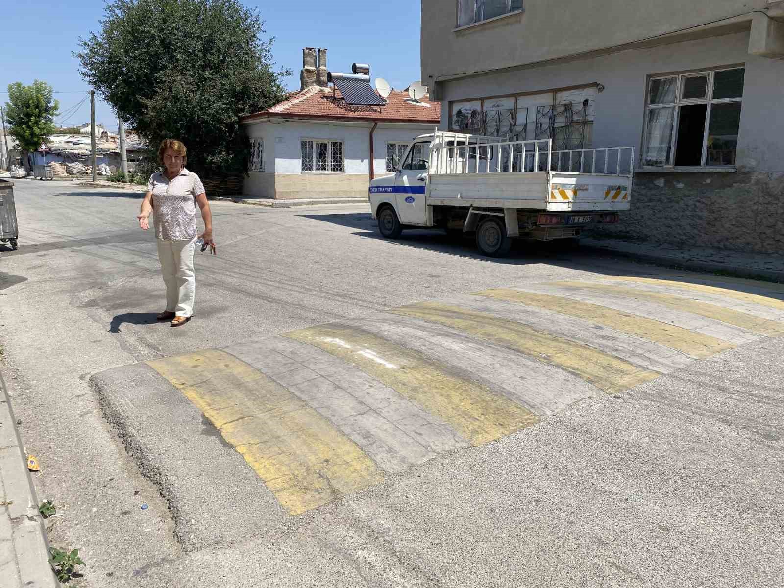 Muhtardan 2 sokak için kasis yapılması talebi 