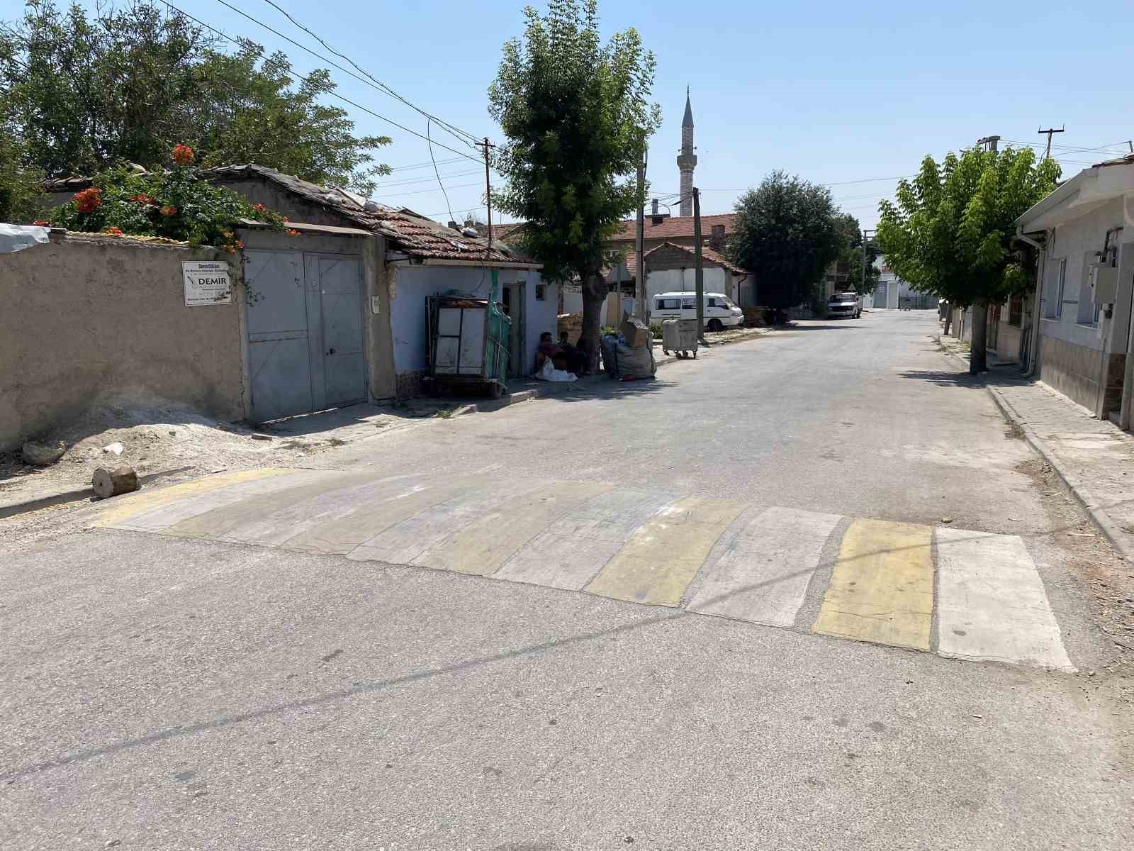 Muhtardan 2 sokak için kasis yapılması talebi 
