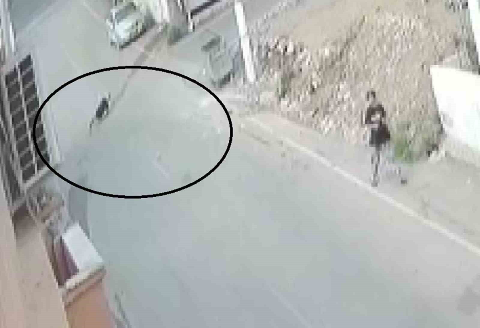 Dayısını vurduktan sonra sokak ortasında kafasına sıktı 