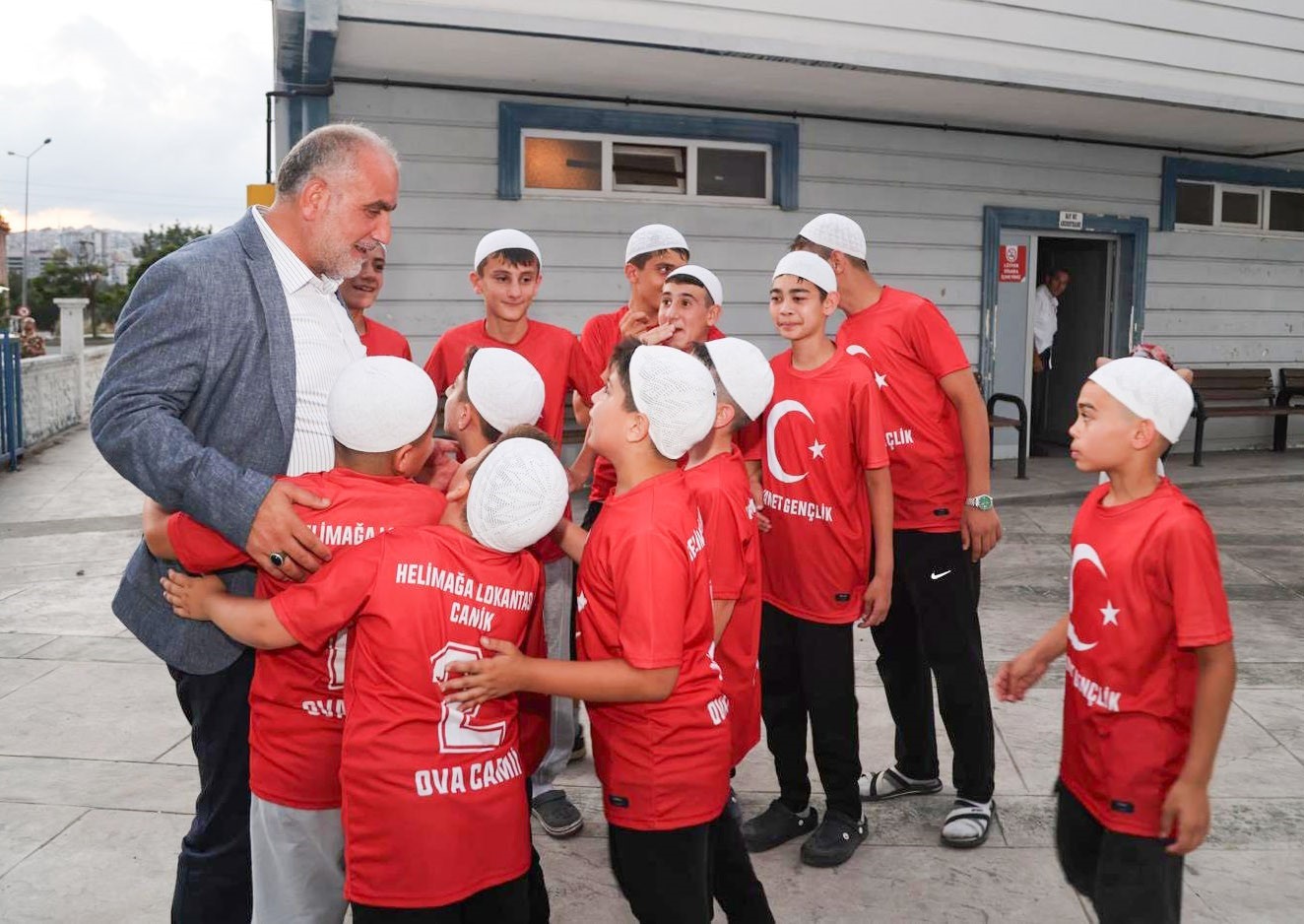 Camiler çocuklarla şenlendi: Geleneksel projeye ilgi büyük 
