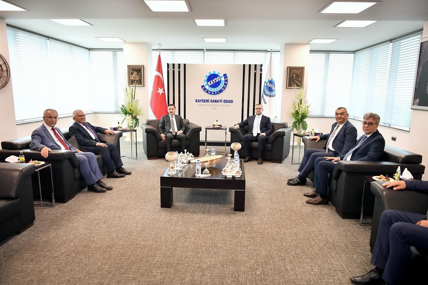Başkan Büyükkılıç, iş dünyasıyla bir araya geldi 