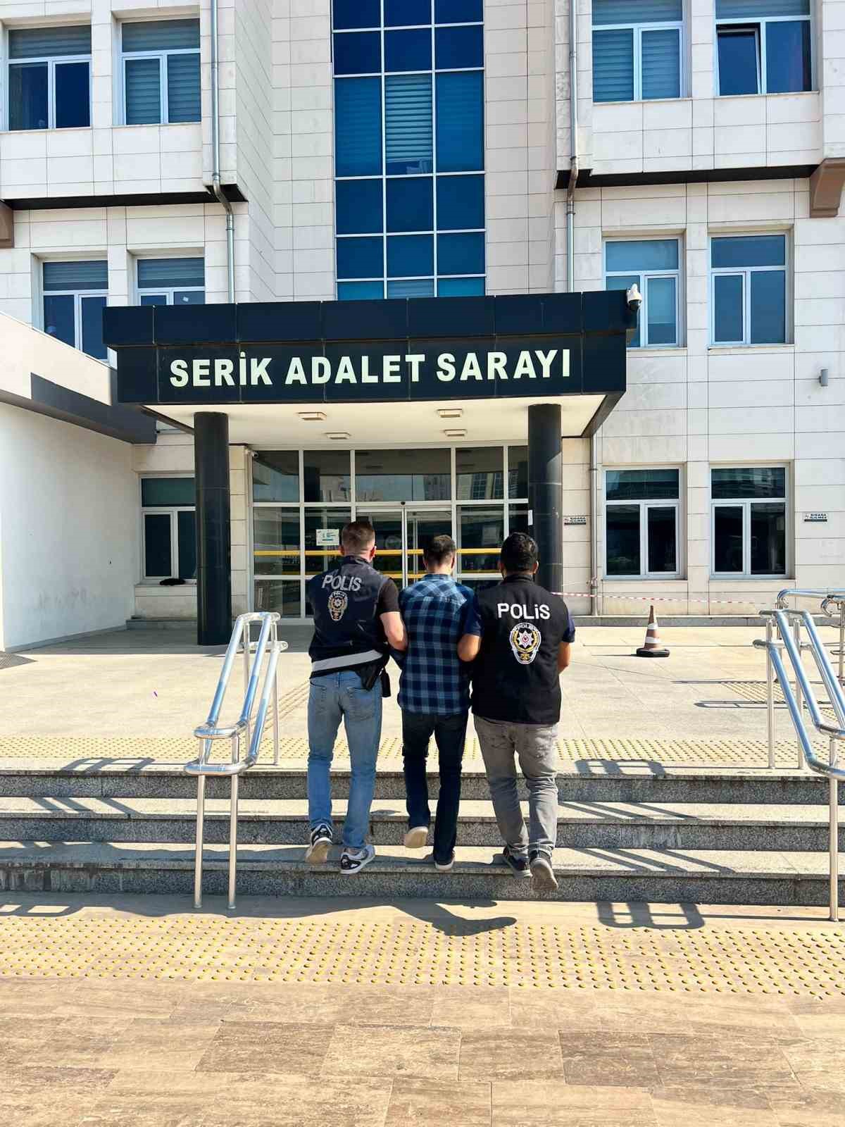 Villadan hırsızlık yapan şüpheli, çalıntı eşyalarla birlikte Alanya’da yakalandı 