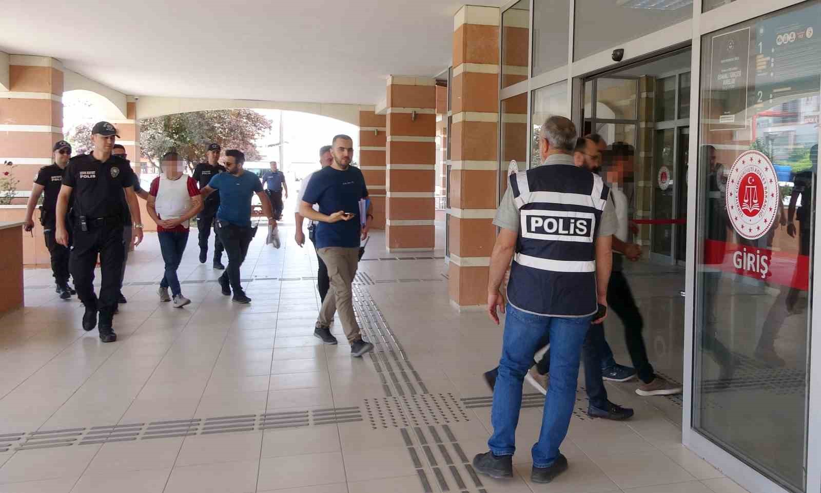 Kardeşin öldüğü, abisinin de yaralandığı kavgayla ilgili yargılamaya devam edildi 