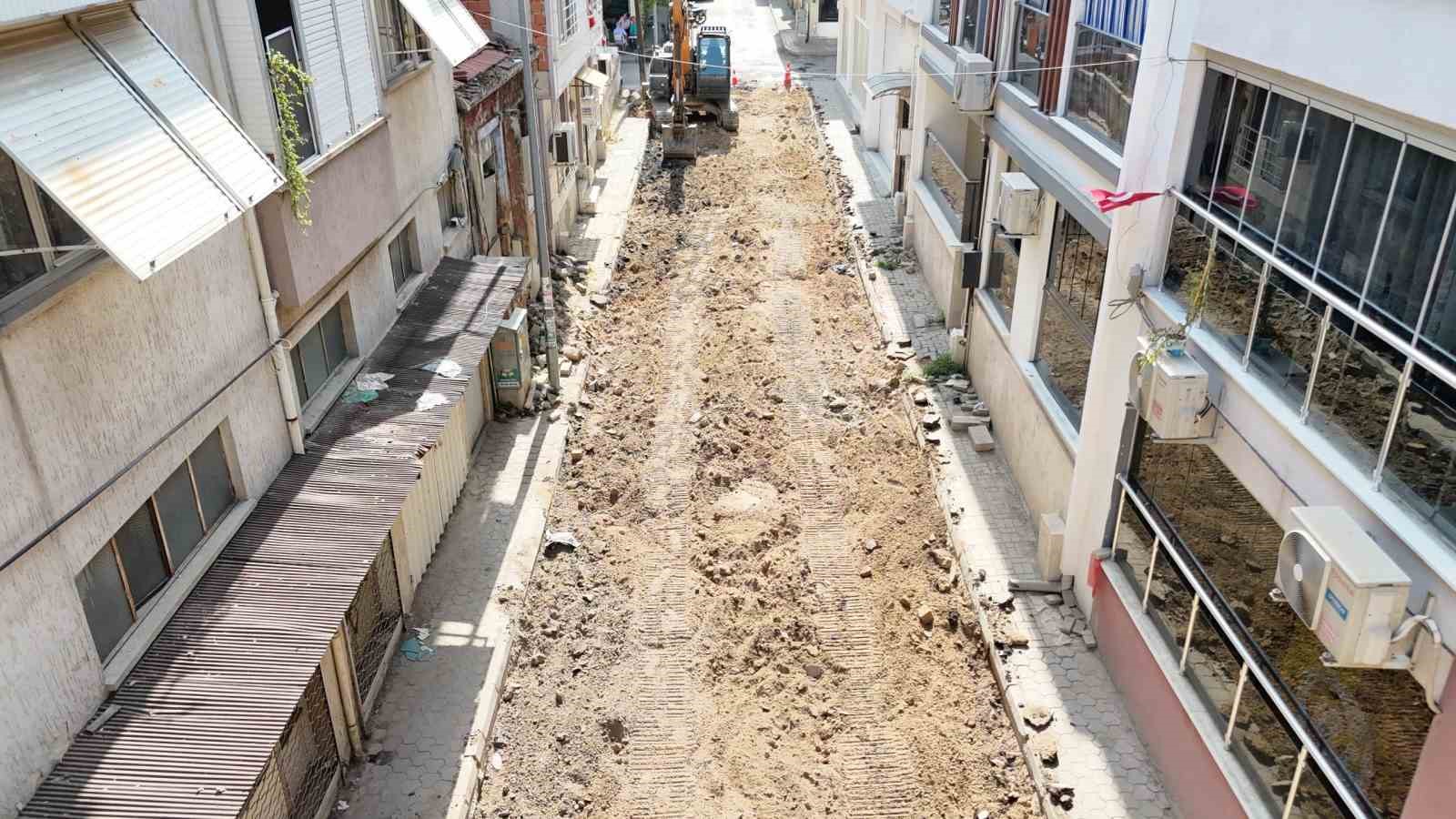 Kurtuluş’ta yol çalışmaları başladı 