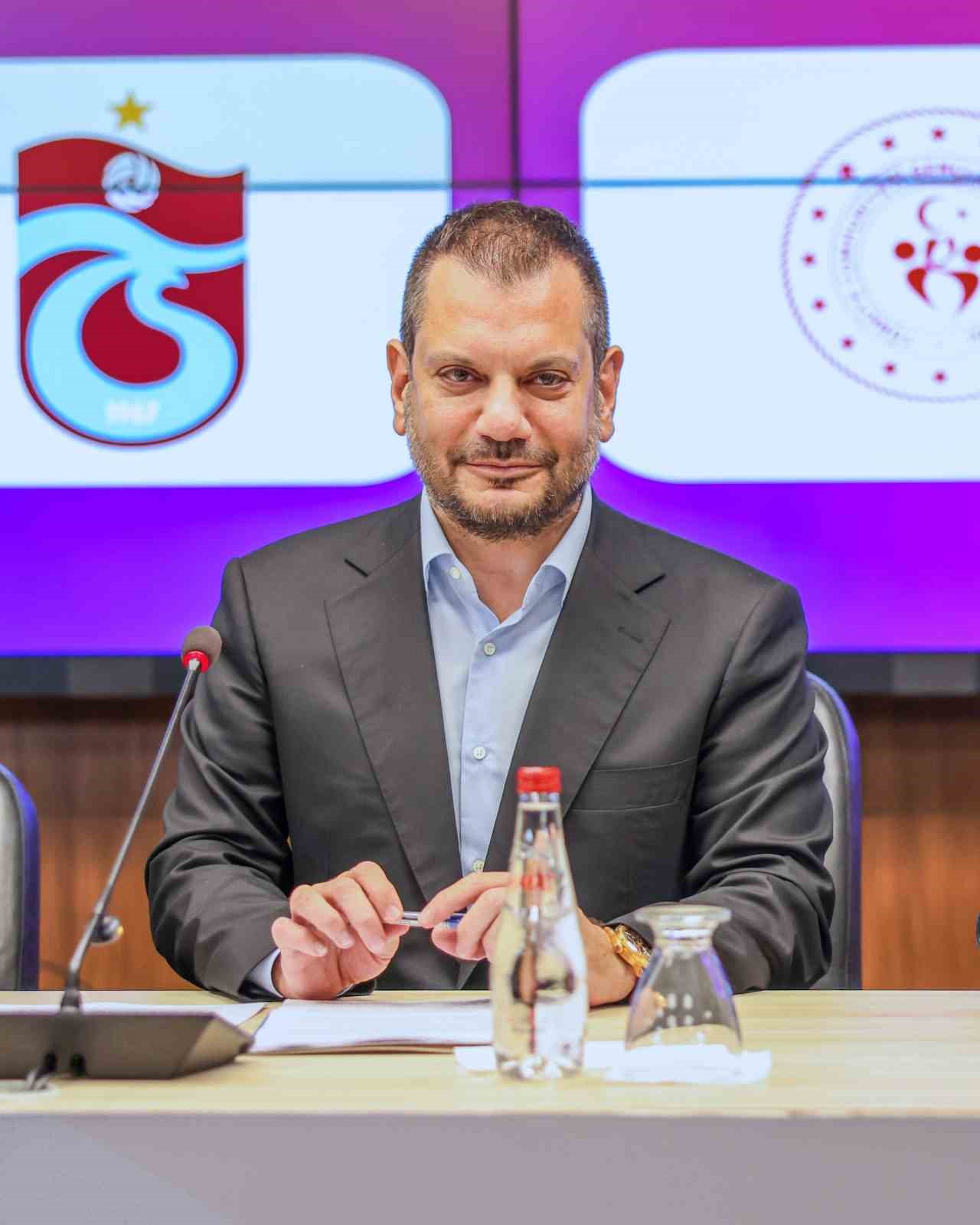Bakan Bak’tan Kulüpler Birliği Başkanlığı’na seçilen Ertuğrul Doğan’a tebrik 
