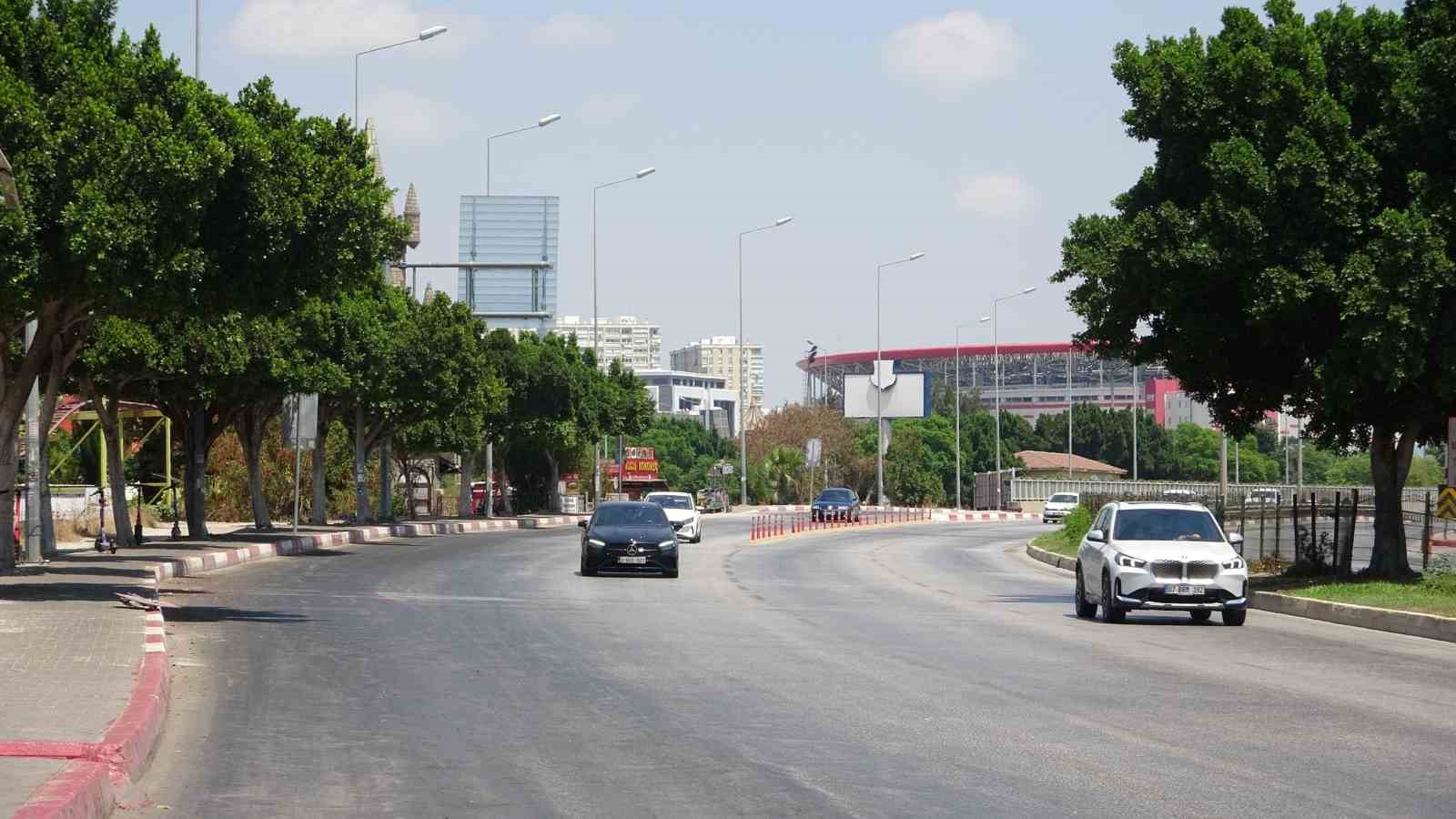 Antalya’da kaldırımda yürürken otomobilin çarptığı üniversiteli genç Burdur’da toprağa verildi 