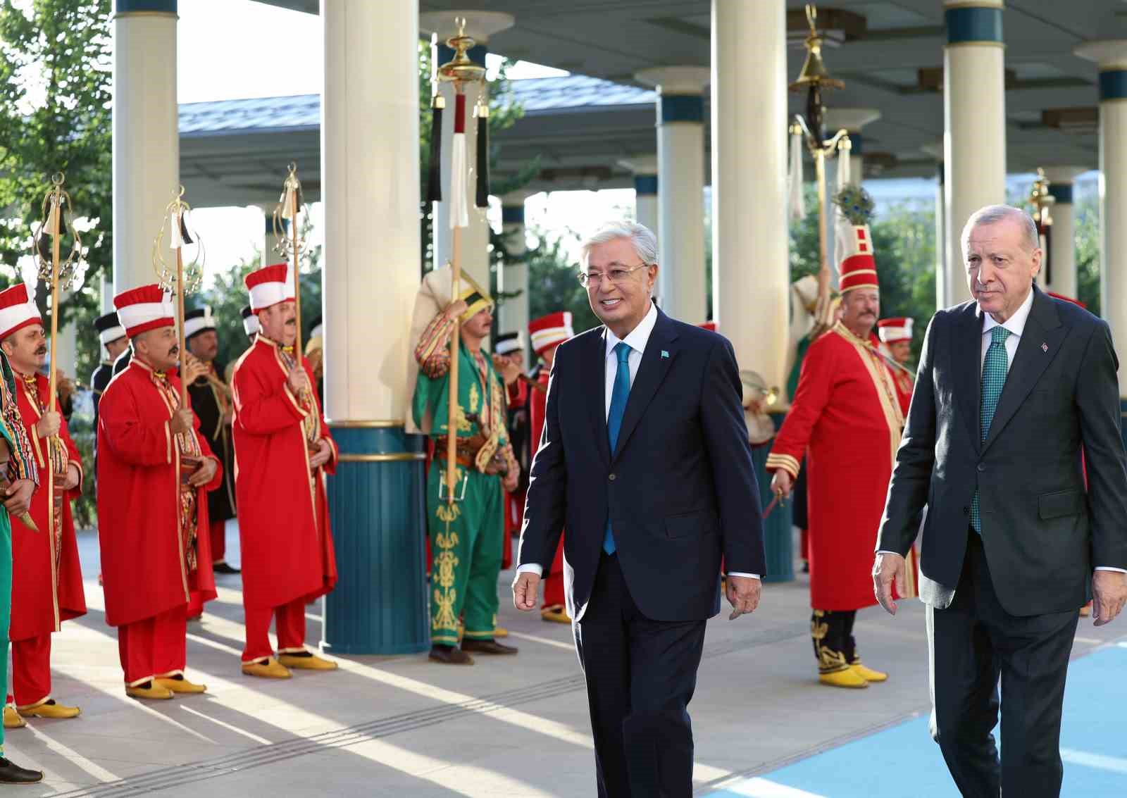 Cumhurbaşkanı Erdoğan tarafından Kazakistan Cumhurbaşkanı Tokayev’e Devlet Nişanı tevcih edildi 