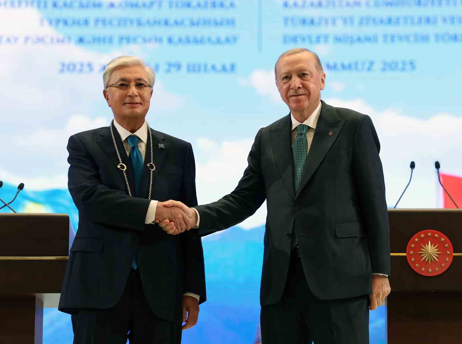 Cumhurbaşkanı Erdoğan tarafından Kazakistan Cumhurbaşkanı Tokayev’e Devlet Nişanı tevcih edildi 