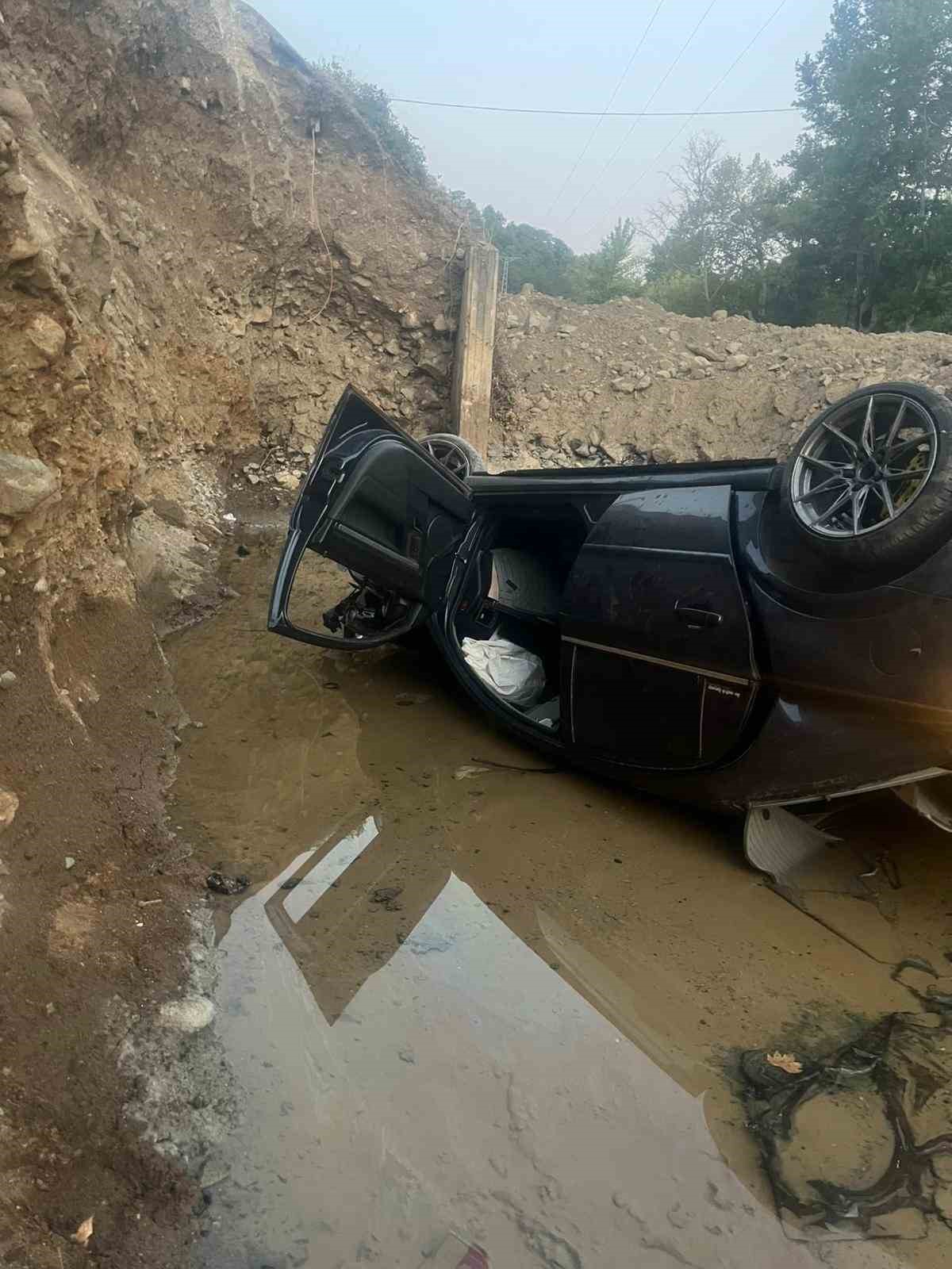 Zonguldak’ta otomobil dereye uçtu: Baba-oğul hayatını kaybetti 