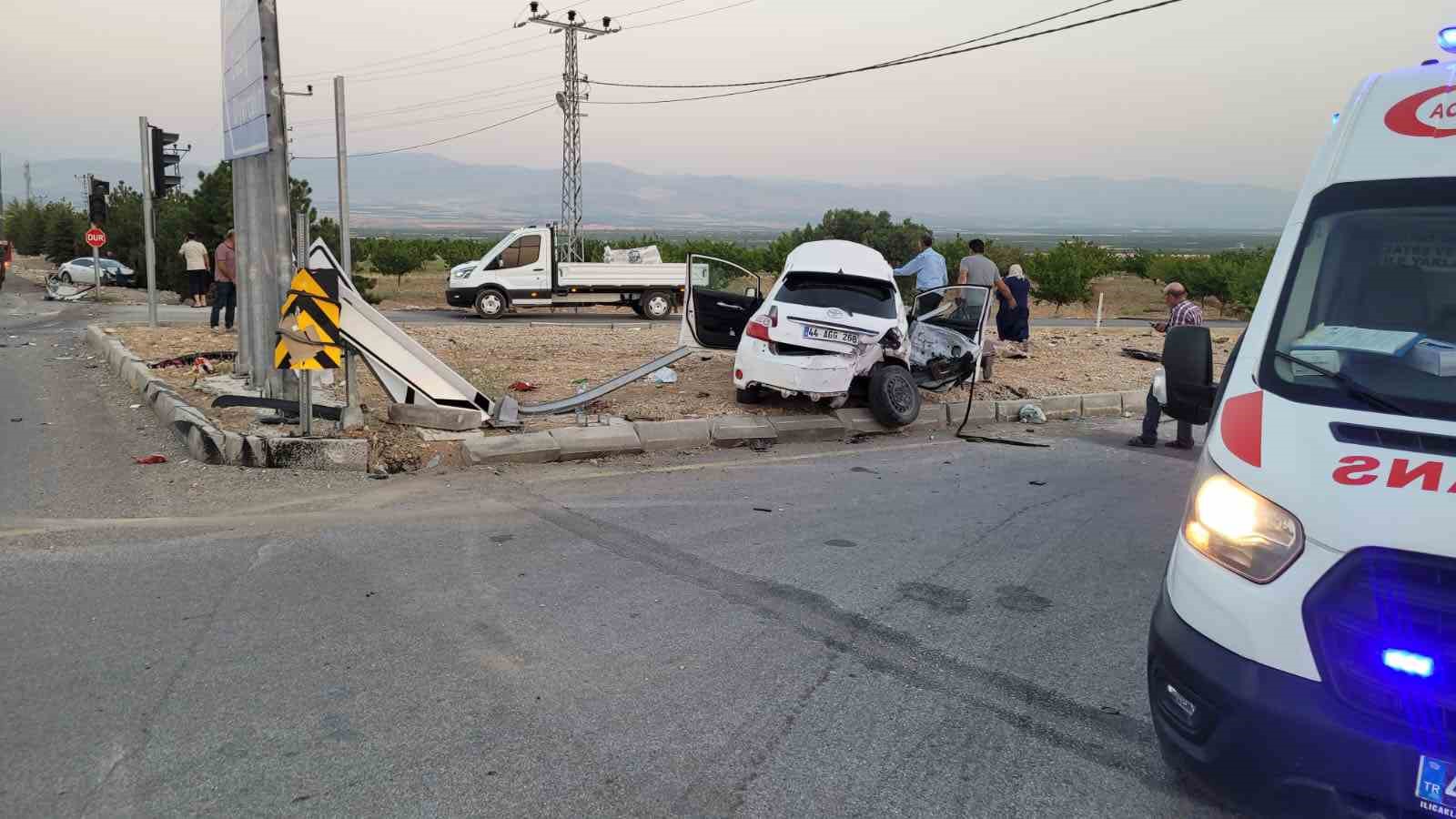Malatya’da iki otomobil çarpıştı: 1 ölü, 2 yaralı 