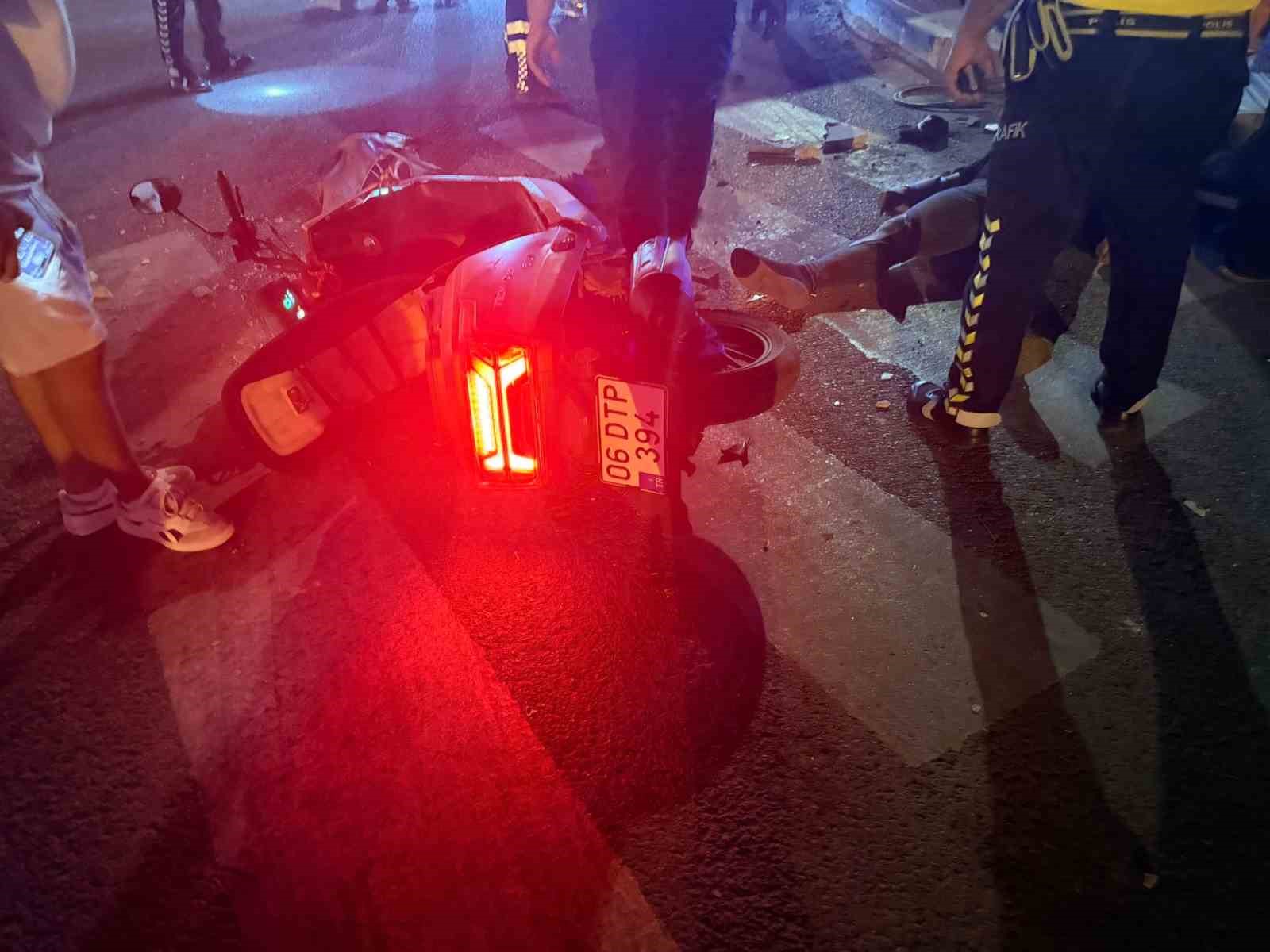 Ankara’da ters yöne giren otomobil, motosiklete böyle çarptı: 2 yaralı 