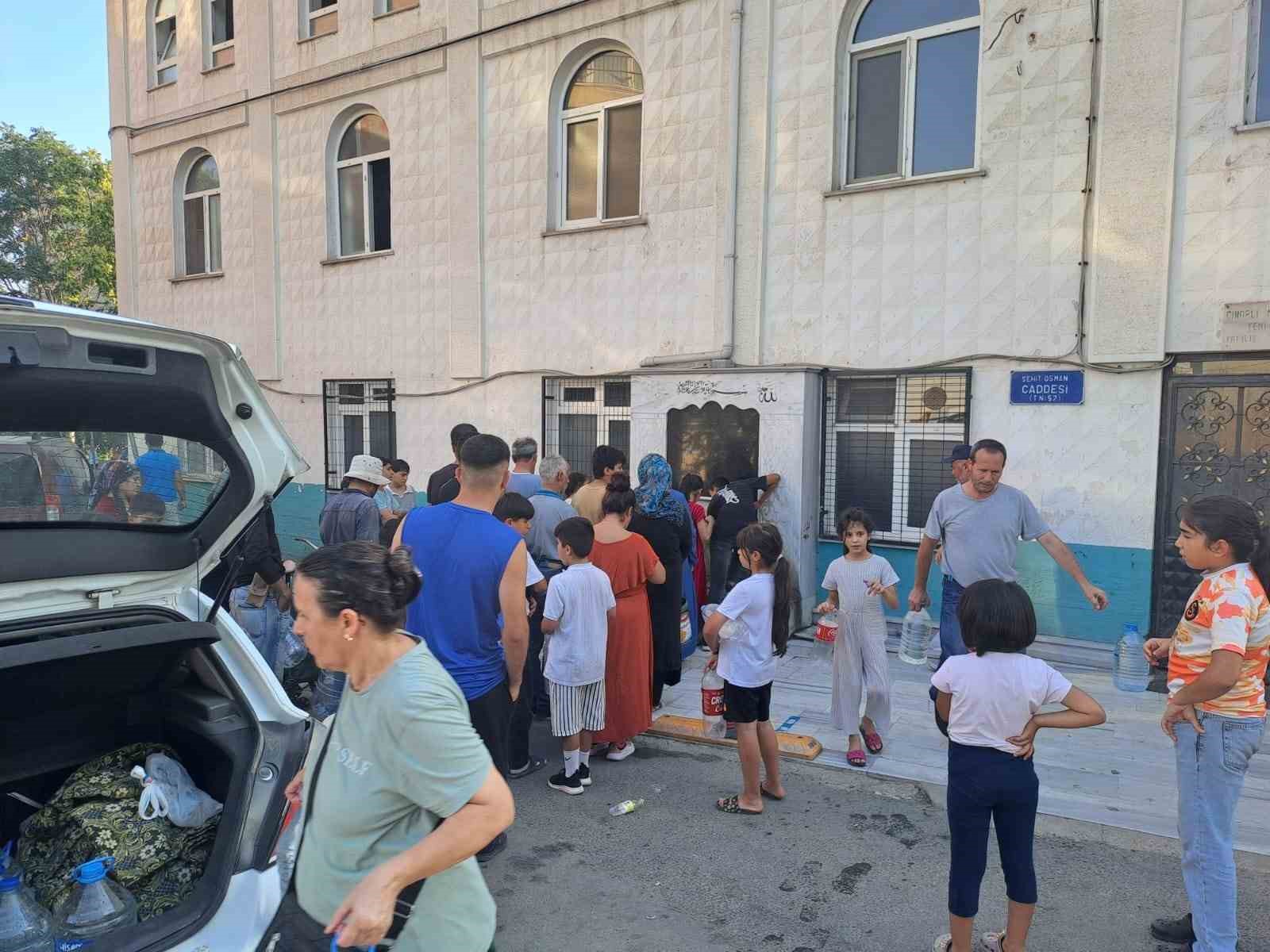 Tekirdağ’da su krizi derinleşiyor: Vatandaşlar tanker ve çeşme önlerinde kuyrukta 