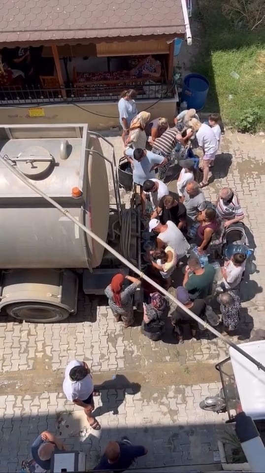 Tekirdağ’da su krizi derinleşiyor: Vatandaşlar tanker ve çeşme önlerinde kuyrukta 