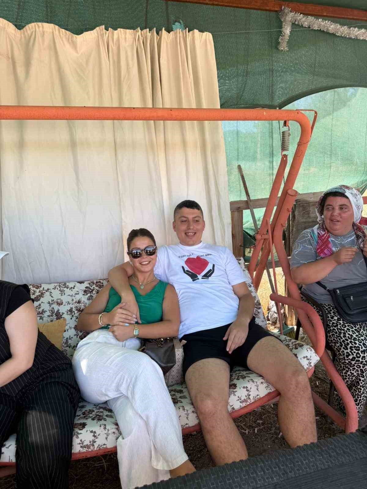Özel bireyler ata bindi, gönüllerince eğlendi 