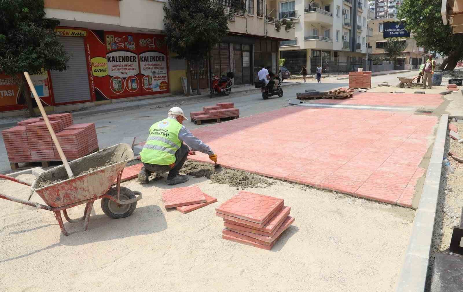 Akdeniz’de asfalt çalışmaları sürüyor 