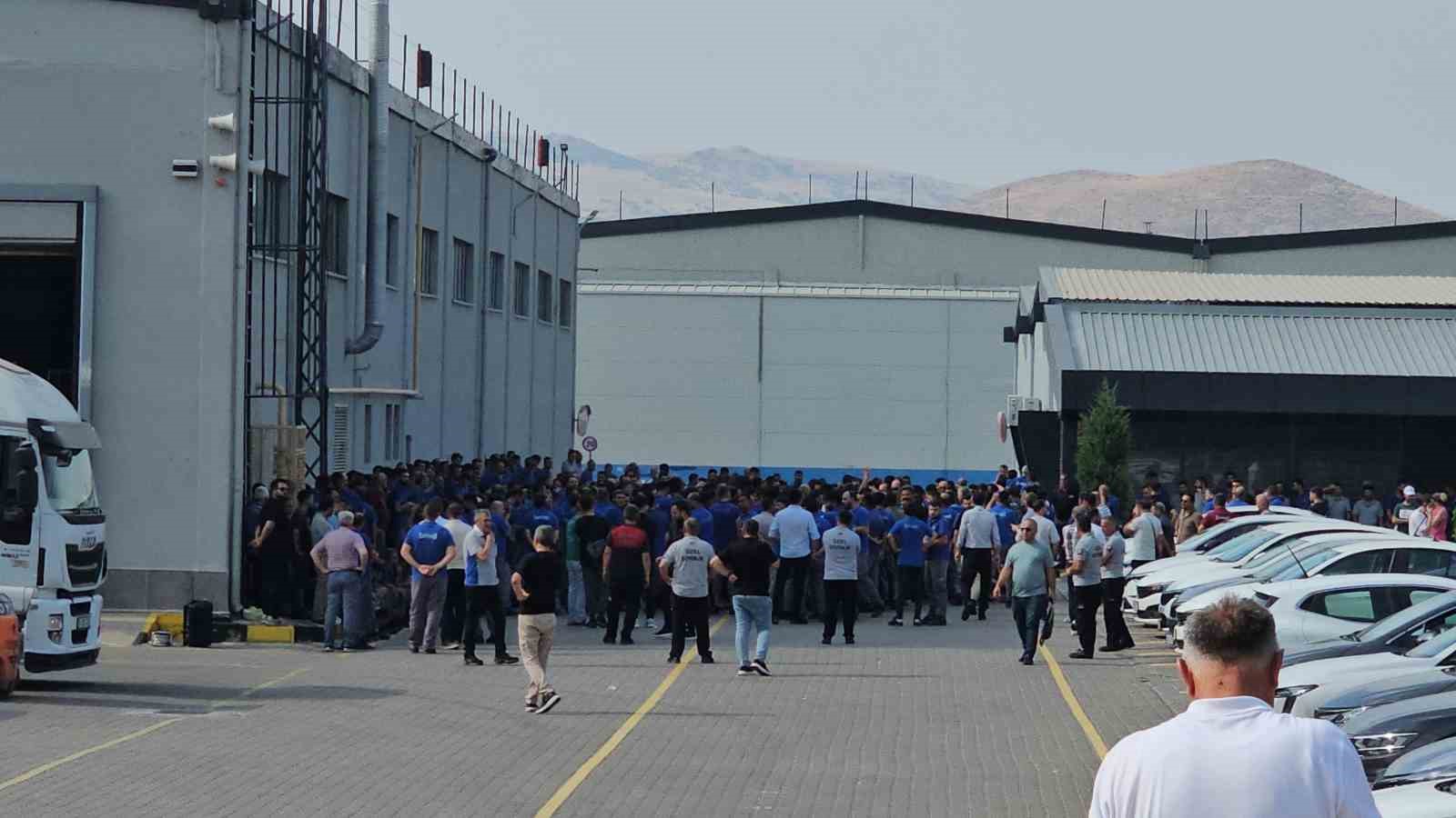 Yataş’ta işçilerin ’maaş’ eylemi 