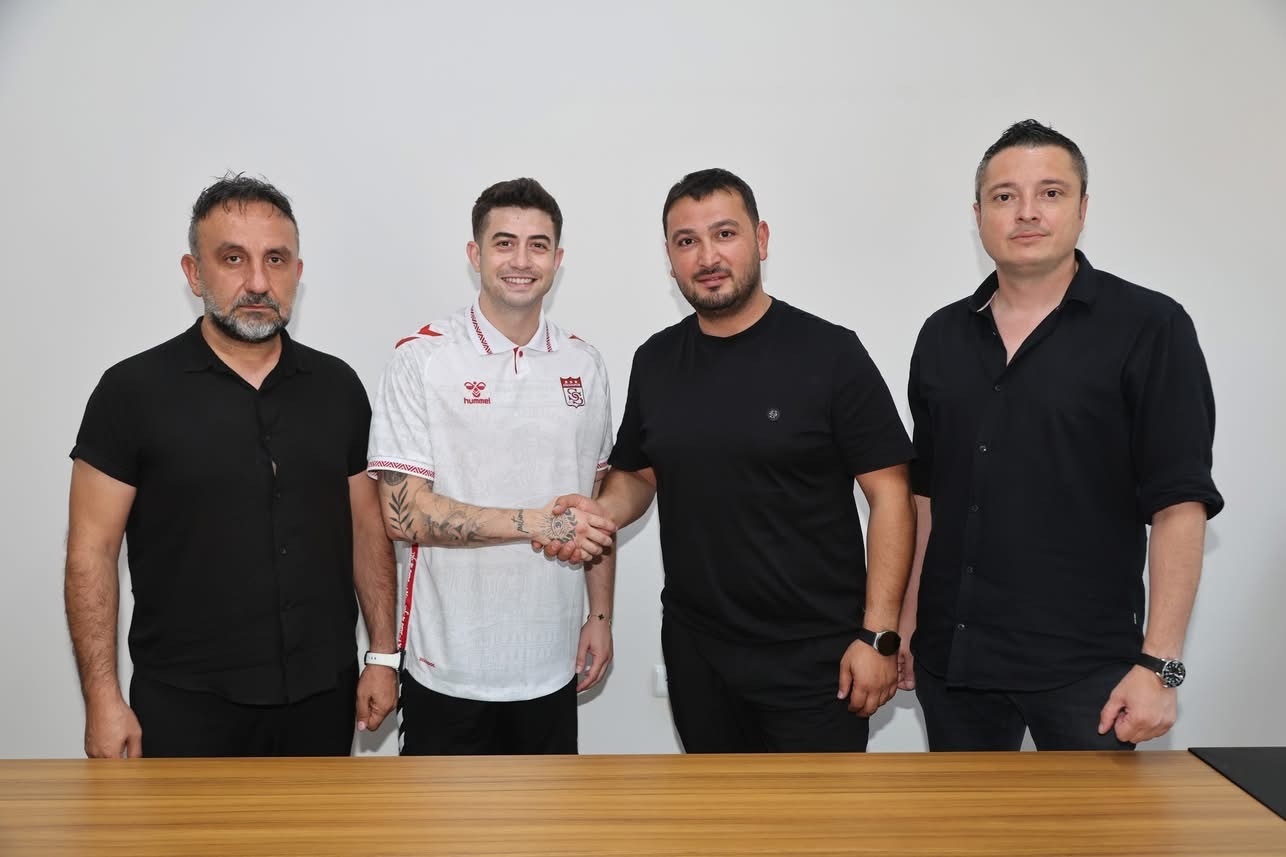 Kerem Atakan Kesgin resmen Sivasspor’da 
