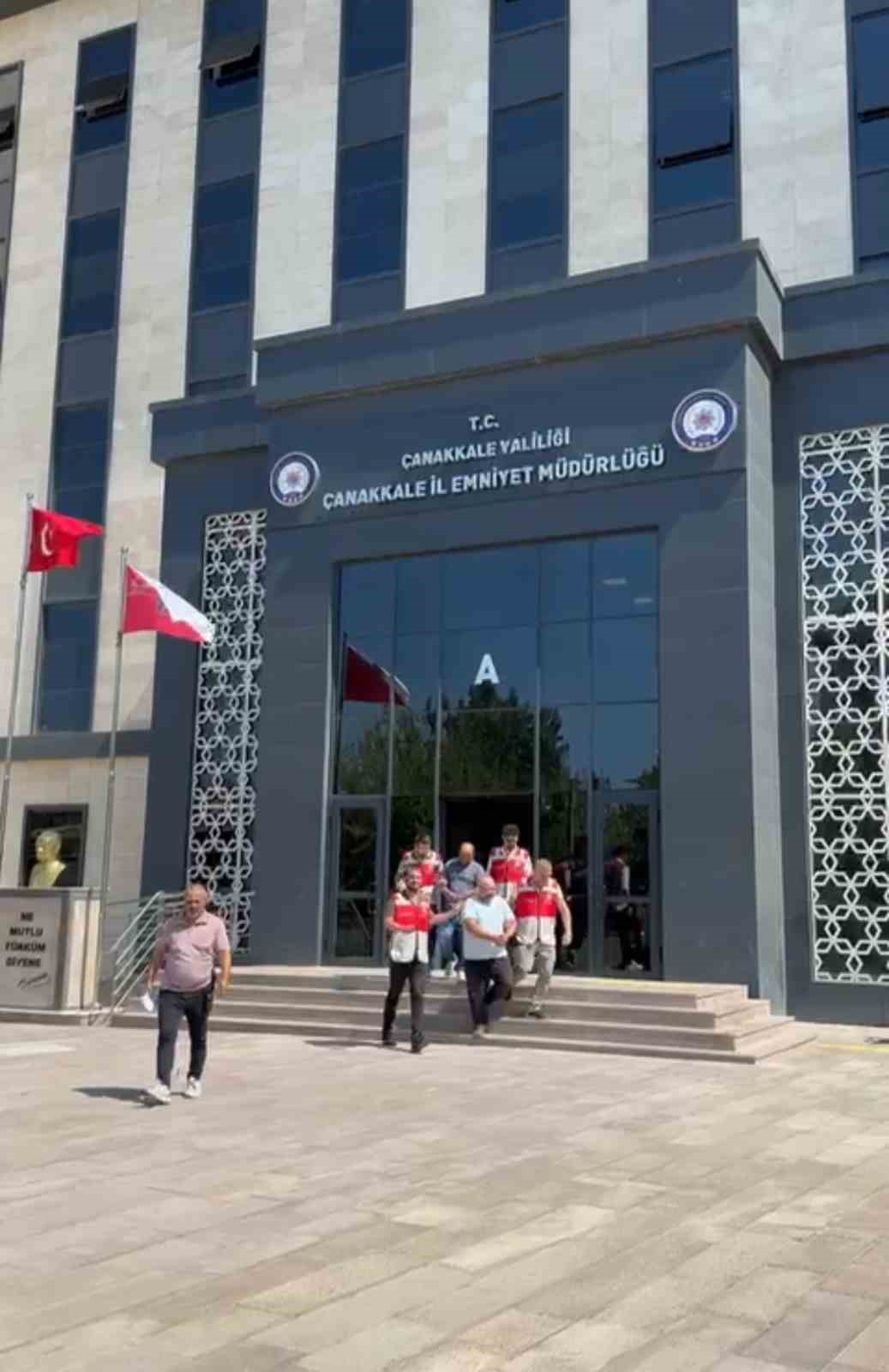 Çanakkale’de 58’er yıl hapis cezasıyla aranan 2 şahıs yakalandı 