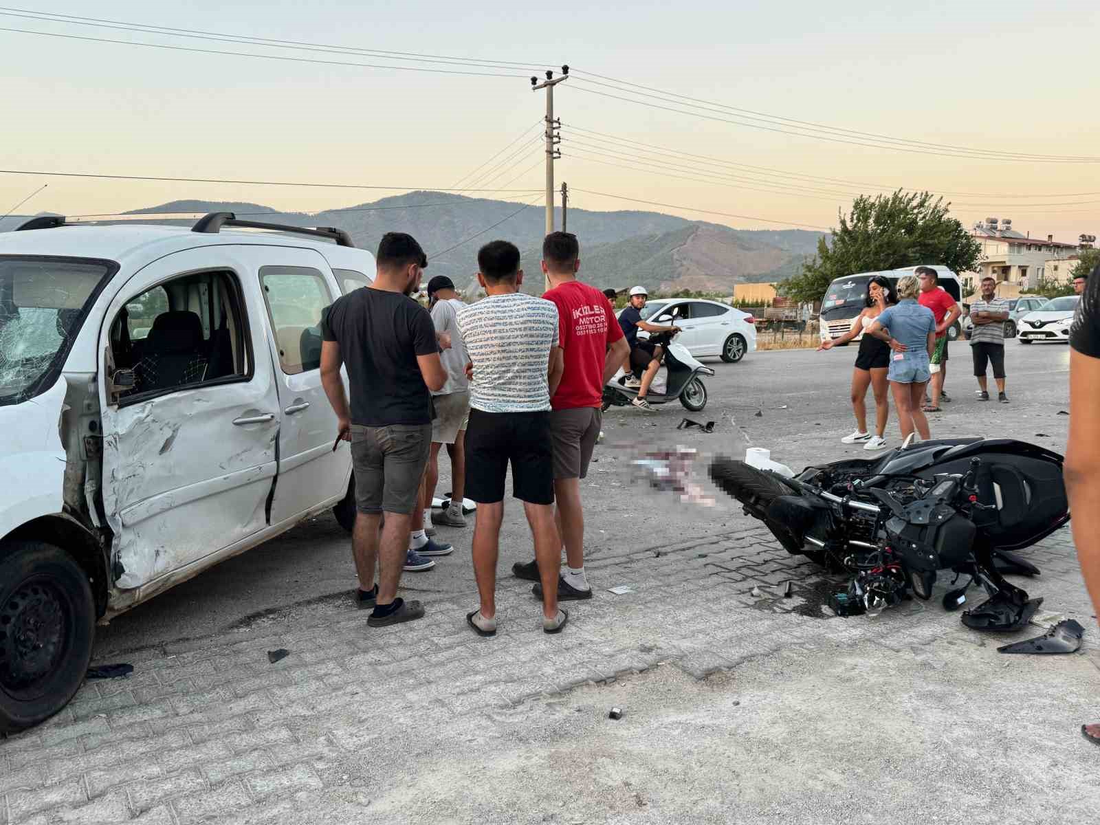 Fethiye’de motosiklet ile hafif ticari araç çarpıştı: 1 ölü 
