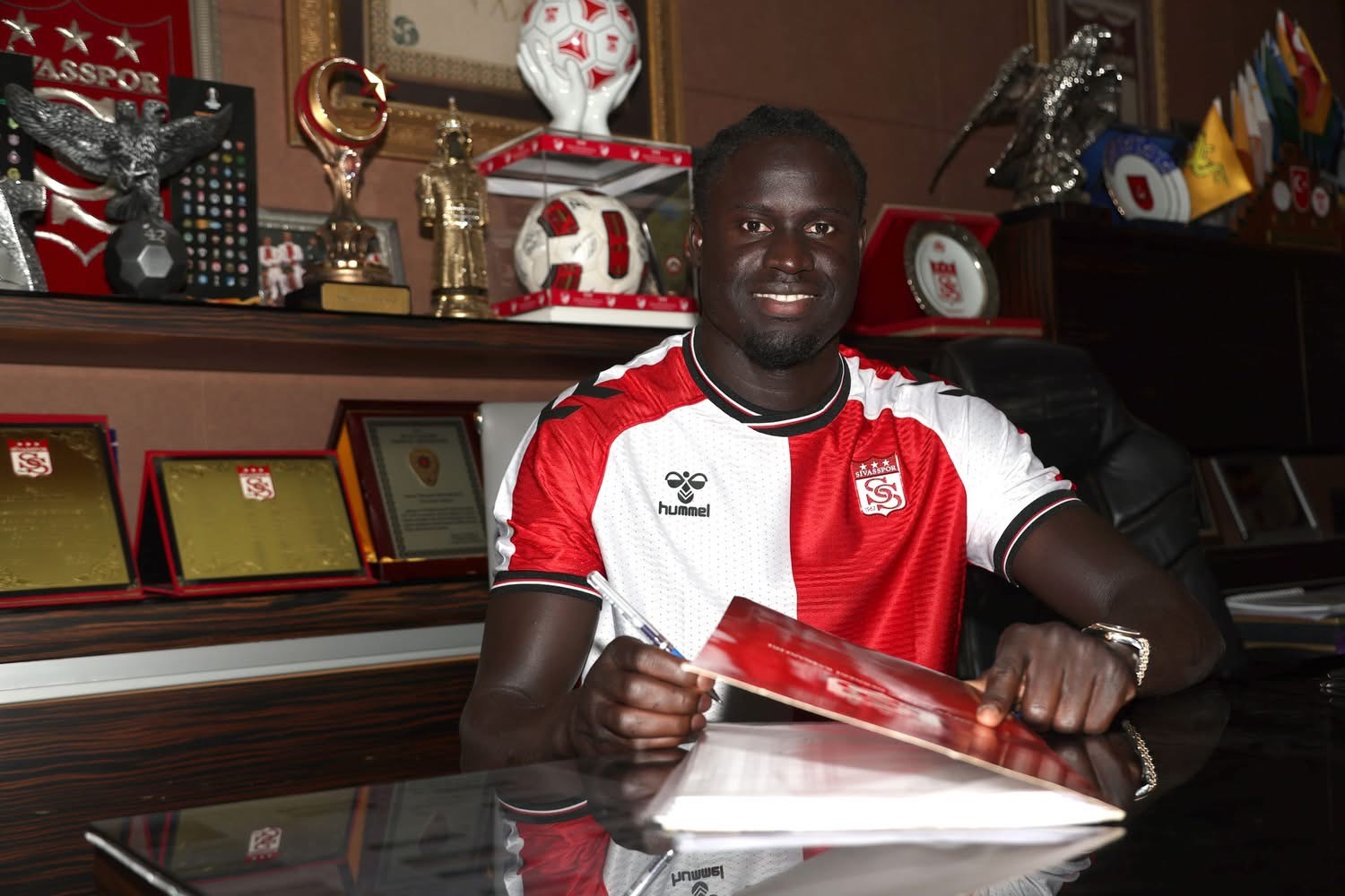 Sivasspor Aliou Badji’yi kadrosuna kattı 