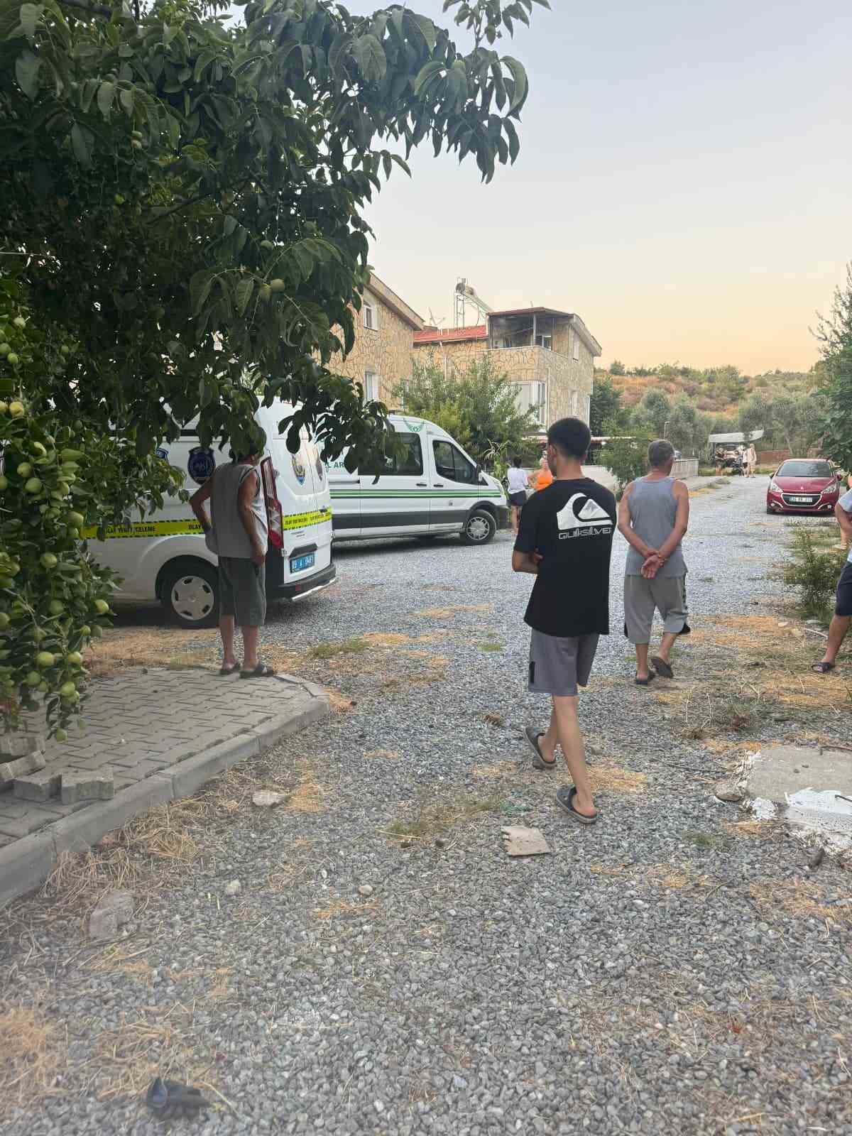 Tamir için çıktığı çatıdan düşerek öldü 