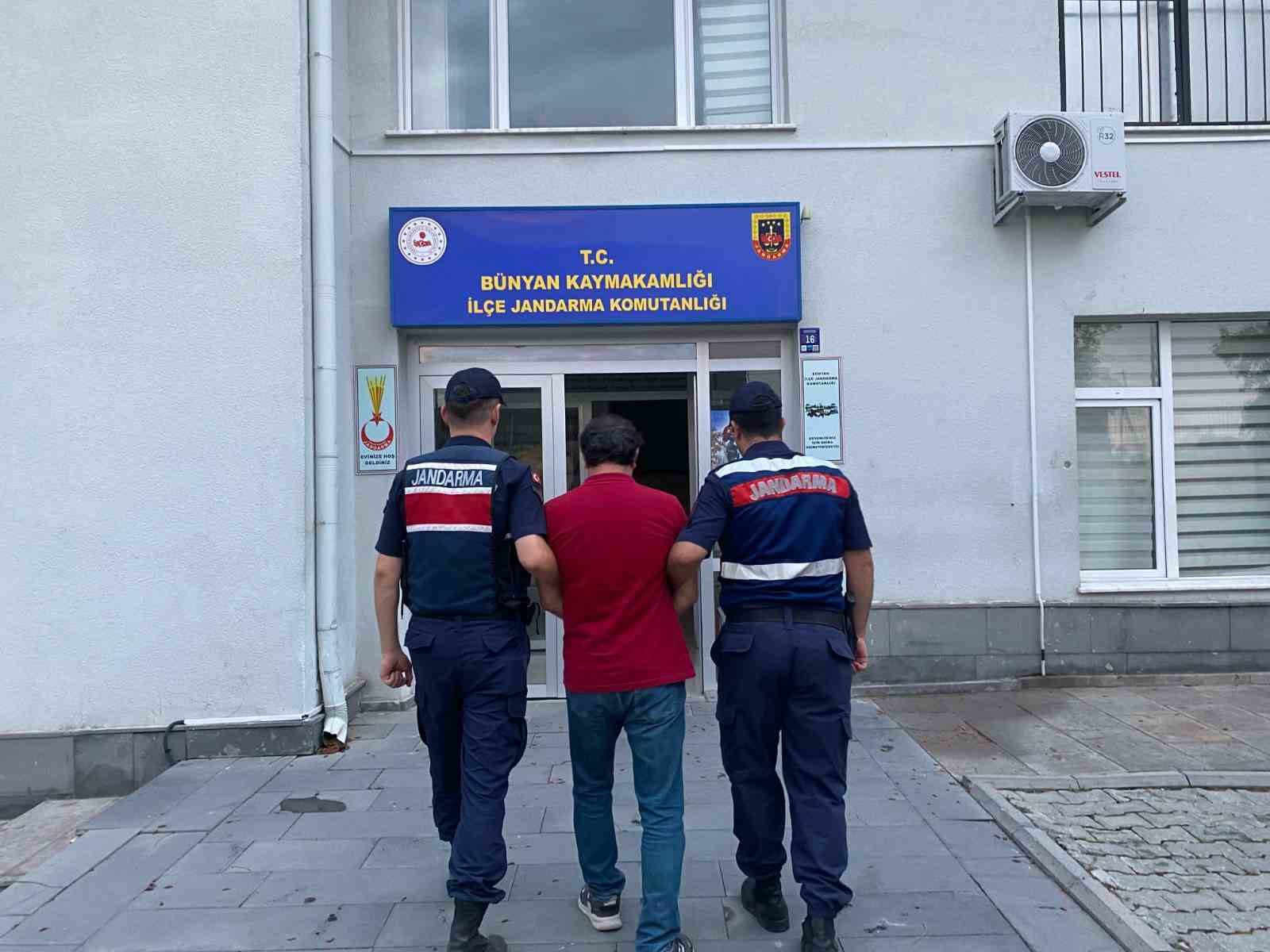 FETÖ üyesi şahıs jandarmadan kaçamadı 