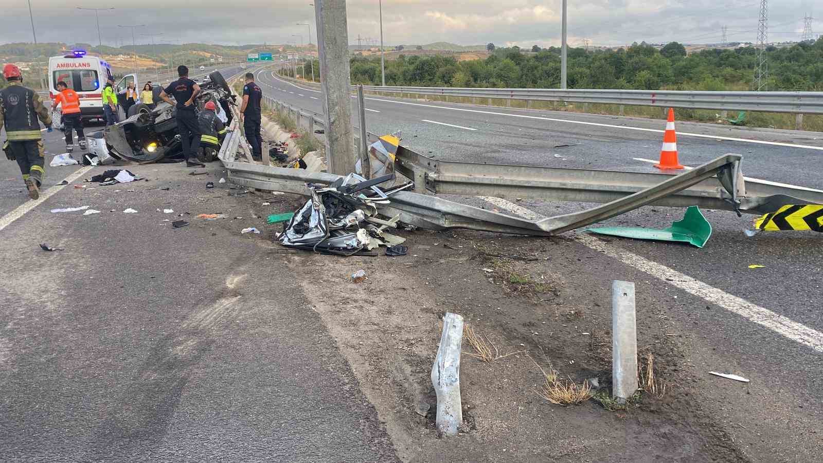 Kuzey Marmara’da otomobil yön tabelasına çarptı: 1 ölü, 4 yaralı 