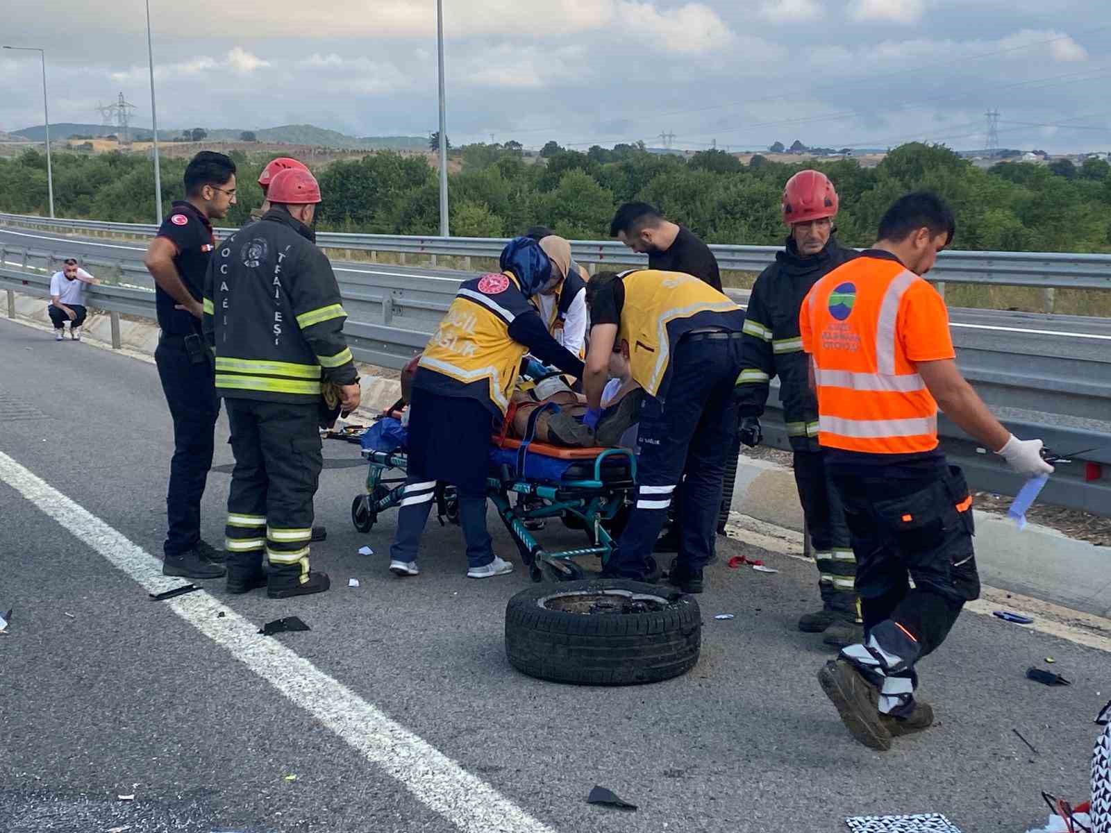 Kuzey Marmara’da otomobil yön tabelasına çarptı: 1 ölü, 4 yaralı 