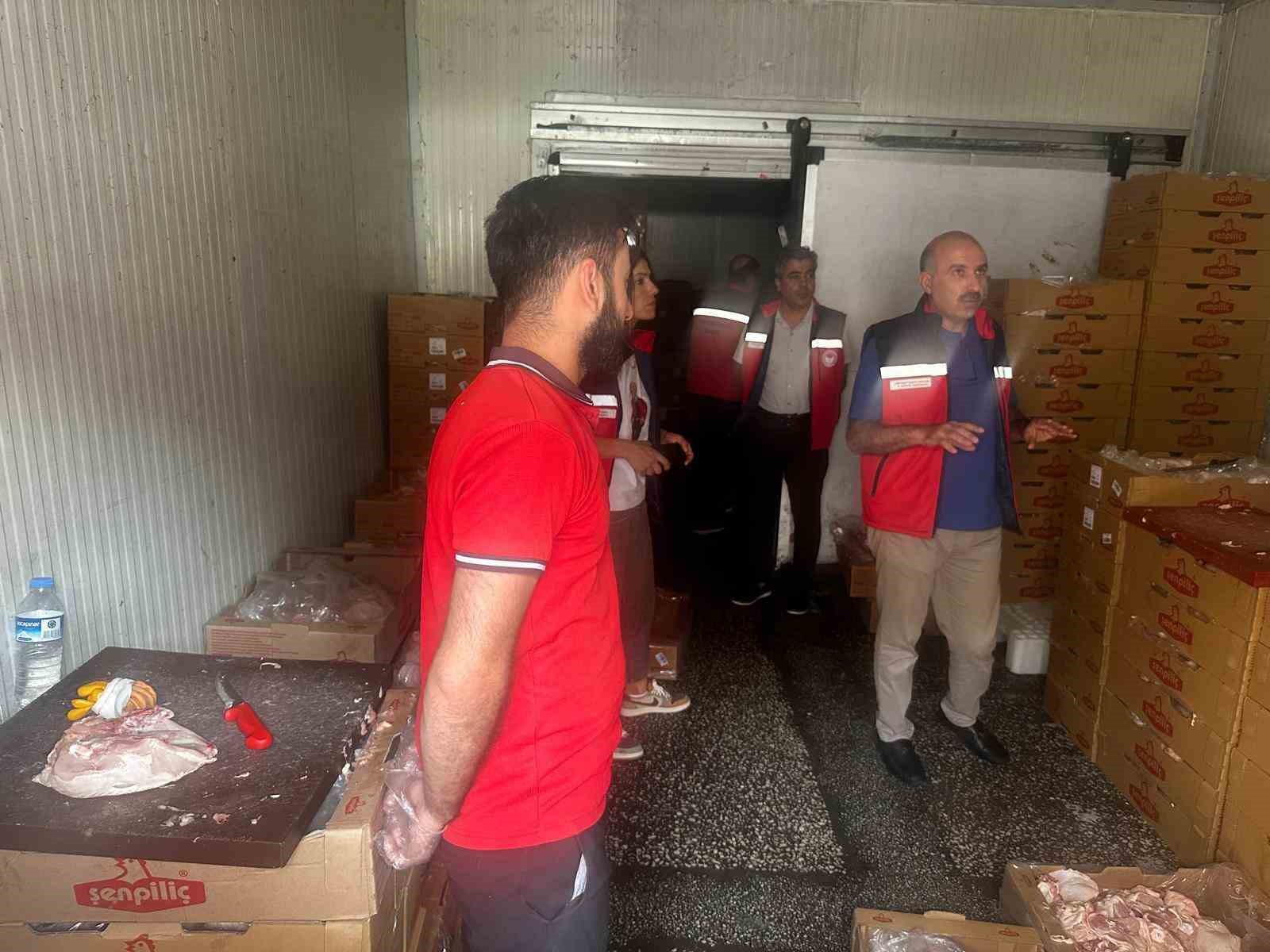 Diyarbakır’da 4 işletmeye ceza, bin 527 kilo ürün imha edildi 