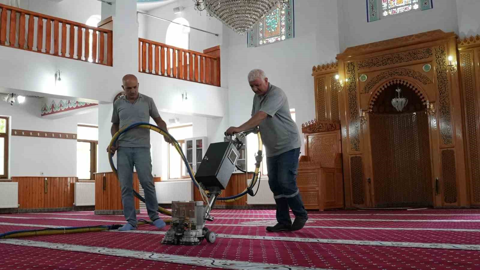 Belediye ekiplerinden detaylı temizlik 