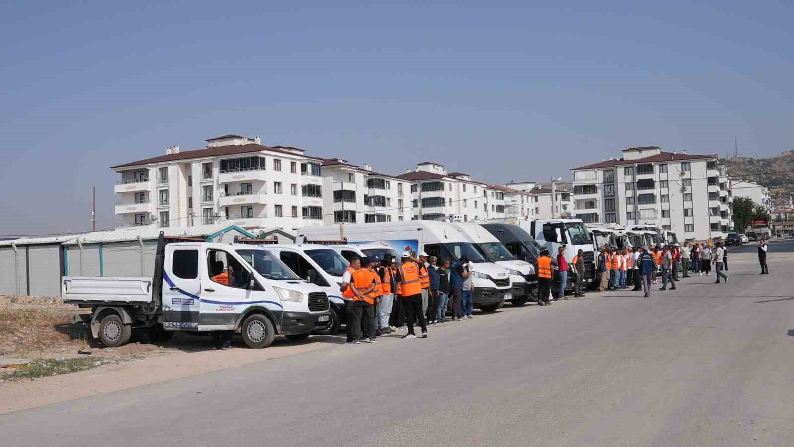 Belediye ekiplerinden detaylı temizlik 