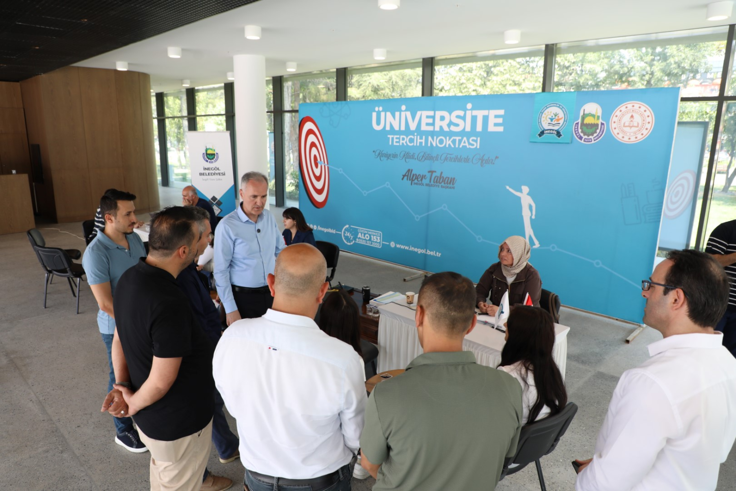 İnegöl Belediyesi tercih yapacak öğrencilerin yanında 