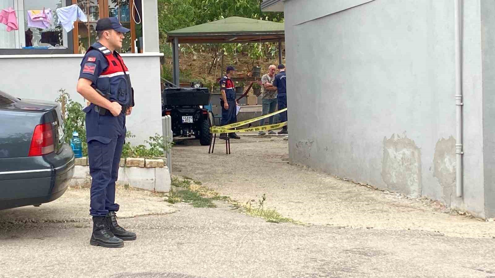 Yaralı halde ev baskınına gitti, 4 kişiyi yaraladı 