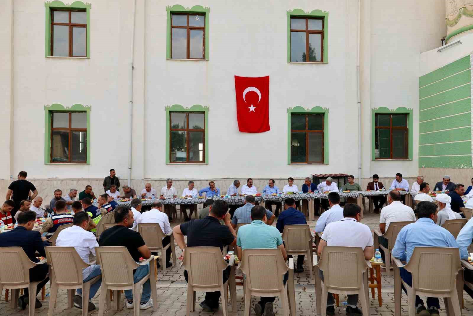 Siirt Valisi Kızılkaya’dan Kurtalan’da köy ziyareti 