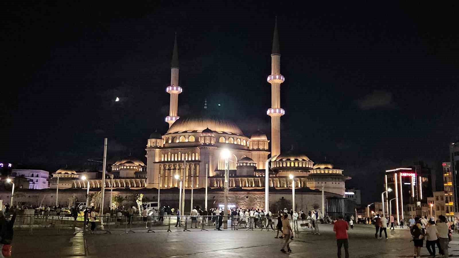Türkiye genelinde 90 bin camide kuraklık, doğal afetler ve şehitler için dualar edildi 