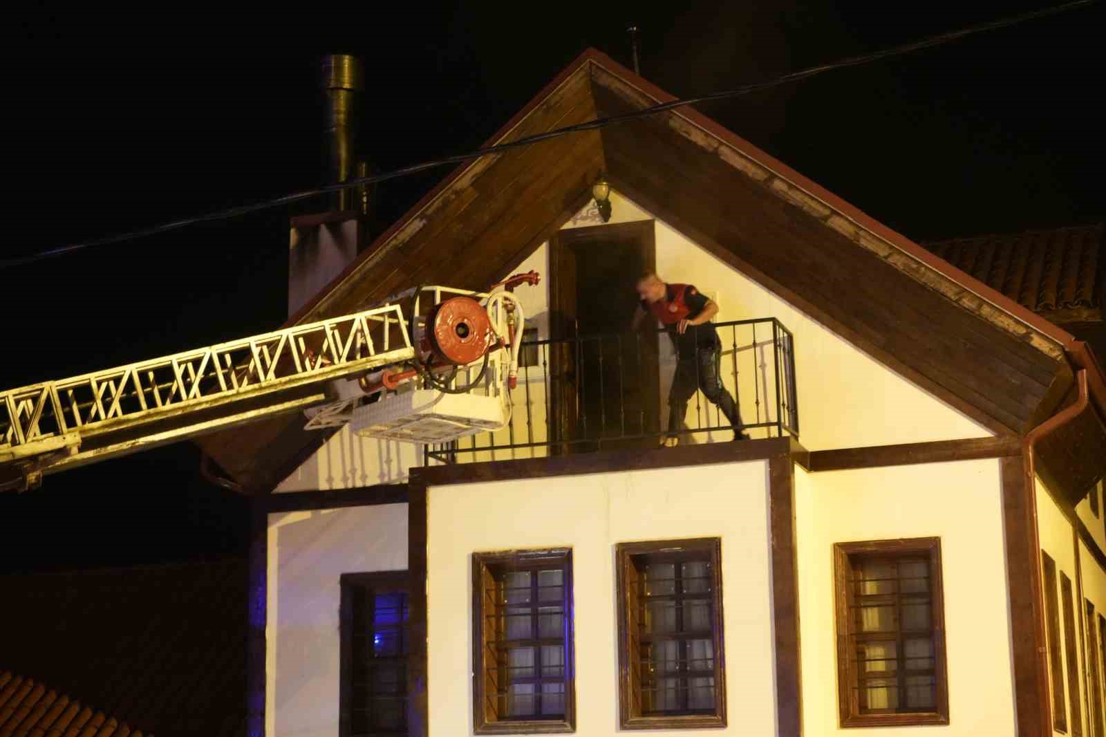 Gümüşhane’de otelde çıkan yangın paniğe neden oldu 