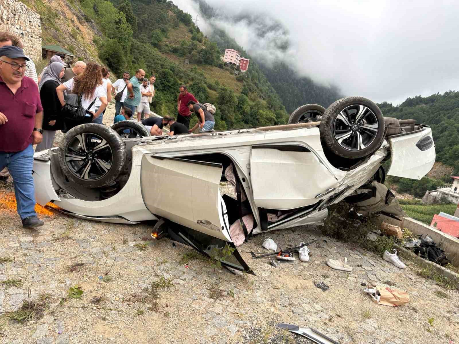 Göksu Travertenleri’nde 4 kişinin yaralandığı trafik kazası güvenlik kamerasına yansıdı