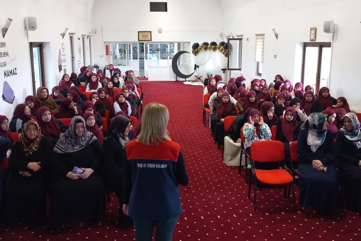 Öğrencilerine su verimliliği eğitimi 