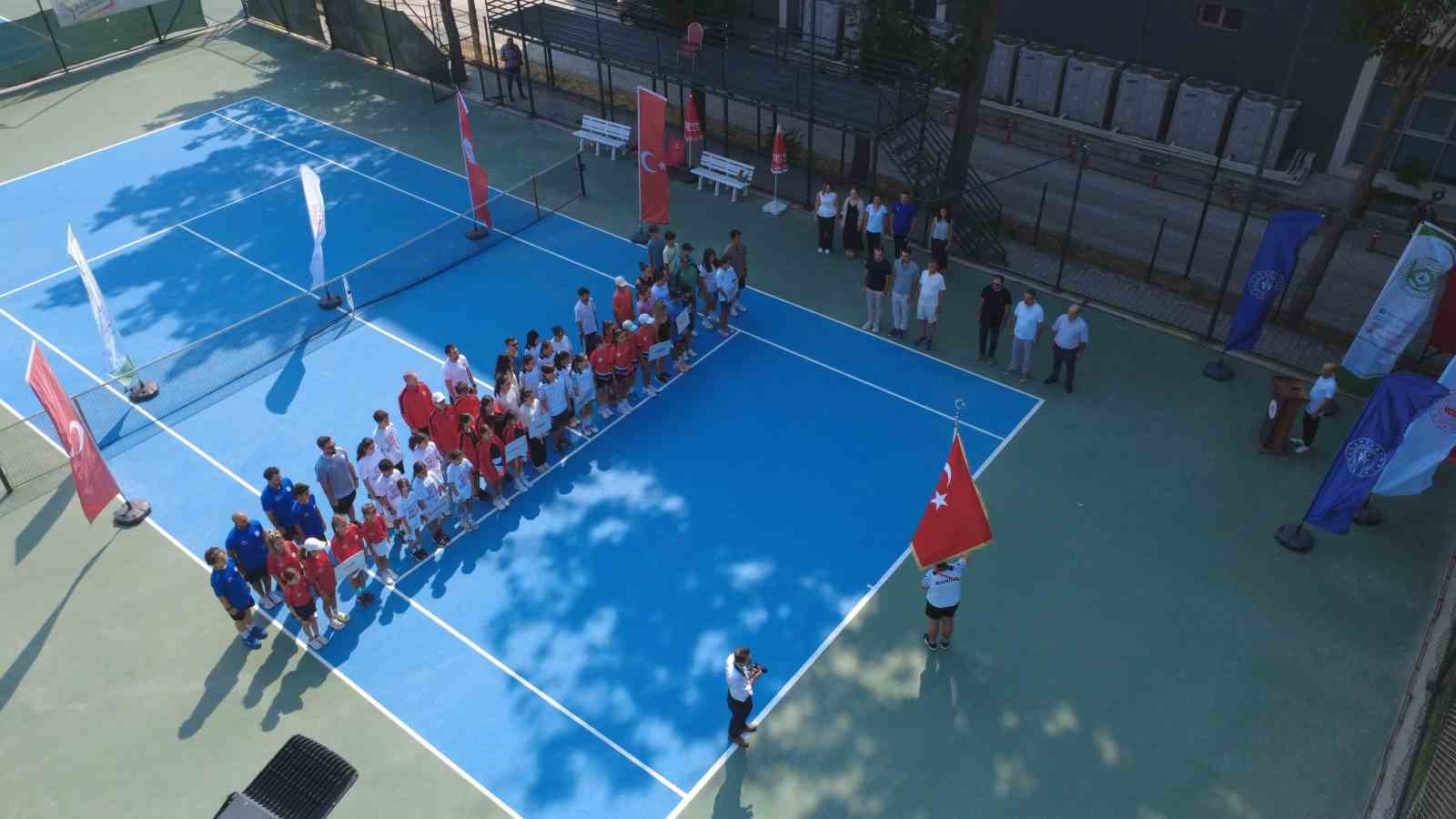 Demirci, ANALİG Tenis Turnuvasına ev sahipliği yapıyor 