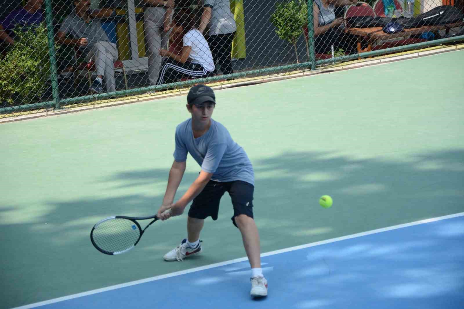 Demirci, ANALİG Tenis Turnuvasına ev sahipliği yapıyor 