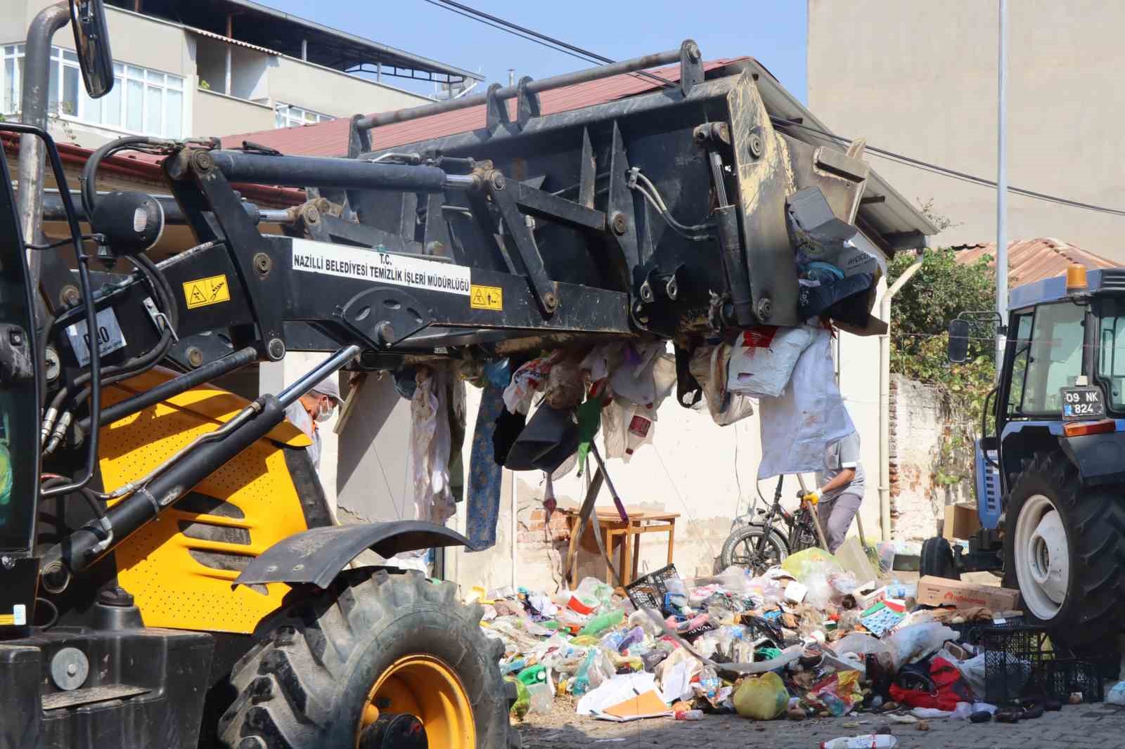 Nazilli Belediyesi çöp evi temizledi: 
