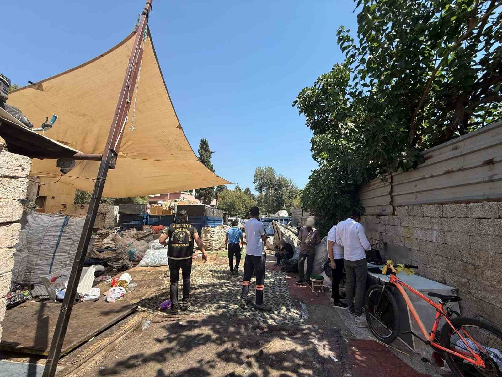 Antalya’da hurda ve ikinci el iş yerlerine eşzamanlı denetim: 8 iş yeri mühürlendi