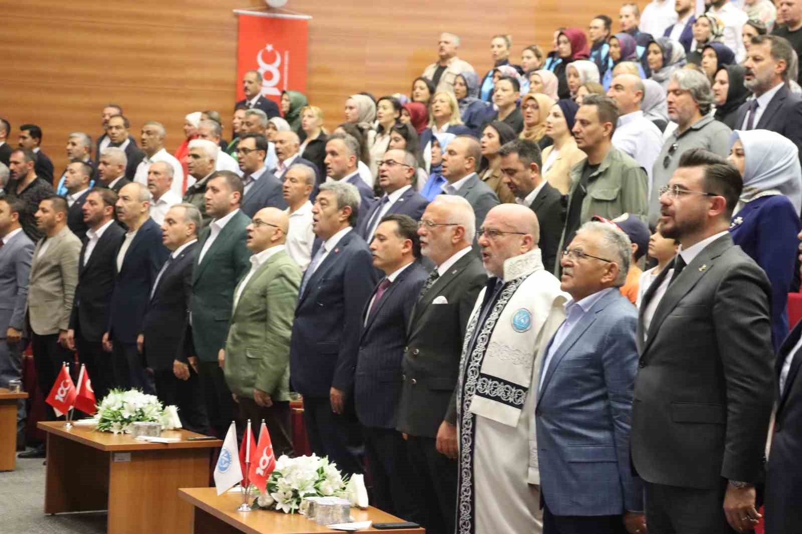 Elitaş’a fahri doktora verildi 