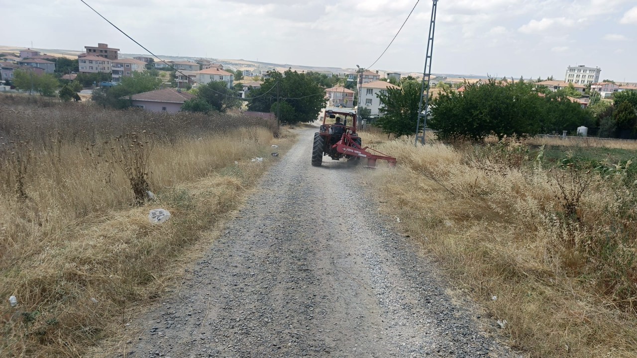 Silivri Belediyesi’nden yangınlara karşı önlem: Ot biçme ve temizlik çalışmaları yapıldı 
