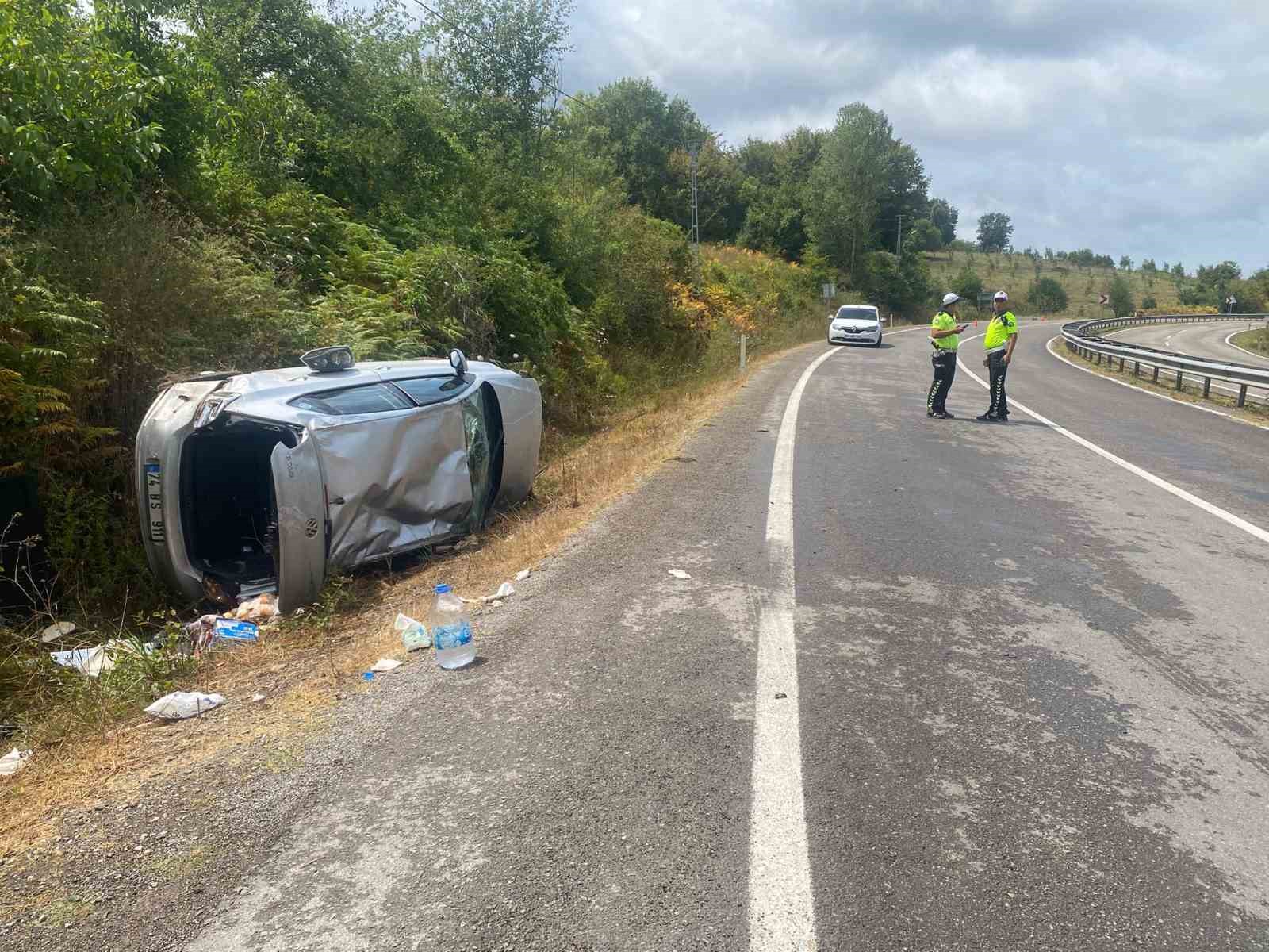 Bartın’da yoldan çıkan otomobil devrildi: 3 yaralı 